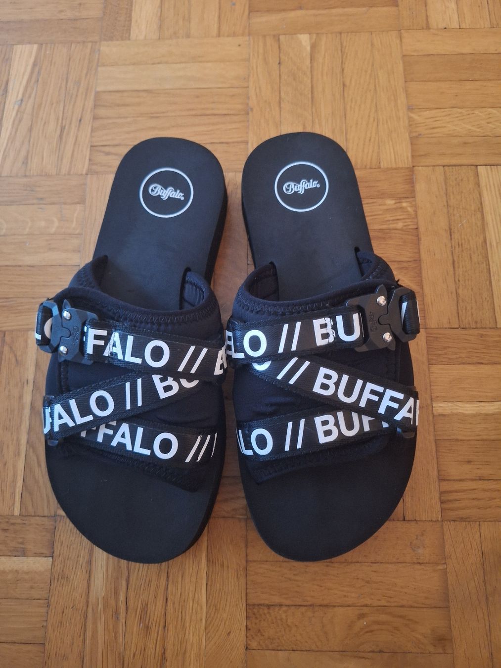 Buffalo Scarpe da donna: Buffalo 39 – Nuovo (secondo la descrizione) da Adlikon b.Regensdf venduto da che_xxb9 2
