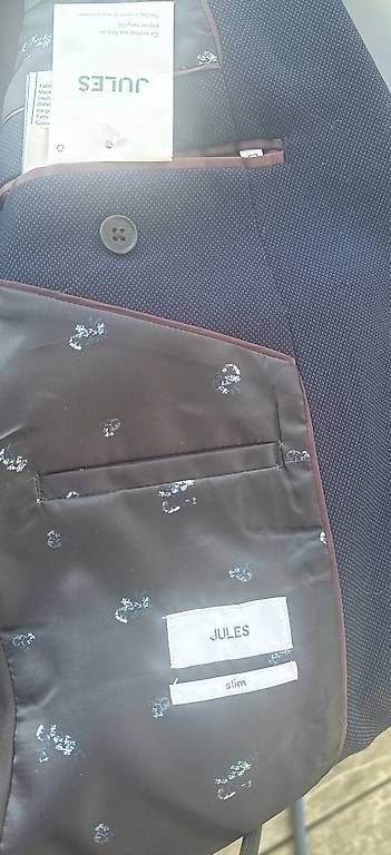 Costumes: Anzug dunkelblau mit Gilet – D'occasion à Binningen par Bebbi28 1