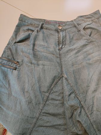 Sarouel Desigual Coole Jeans Gr. 34 CH 42/44 mit Stickerei