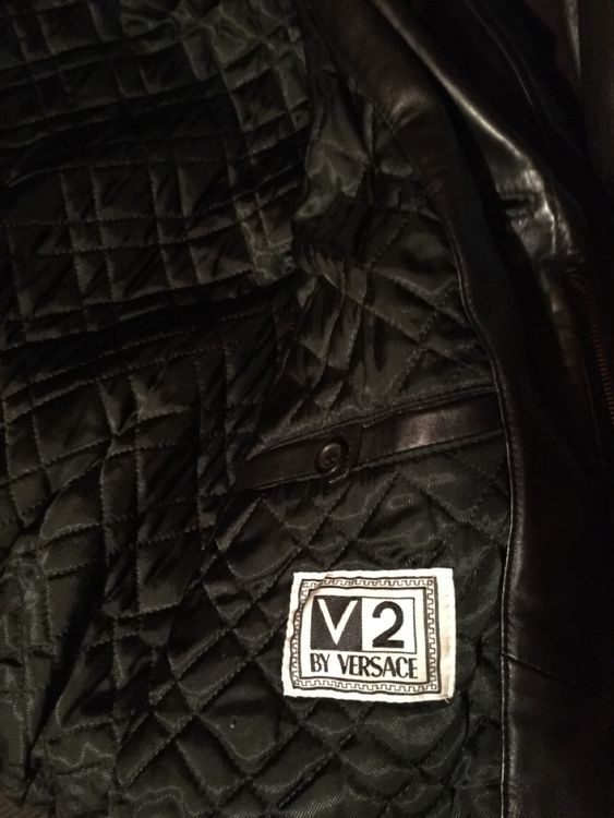 Versace Giacche: Herren Lederjacke V2 by Versace Gr. L schwarz – Usato da Lauenen b. Gstaad venduto da Li-A8gut 8