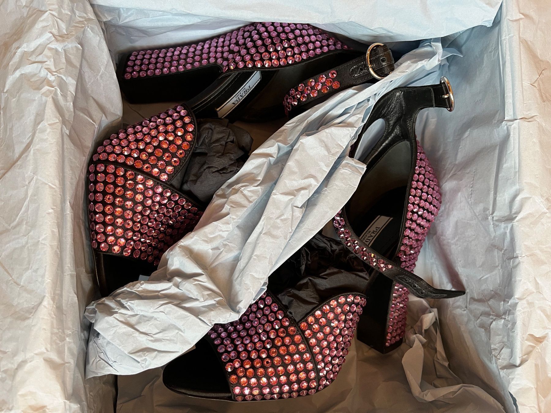 Prada Chaussures femmes: Prada Schuhe Crystal High Heels Grösse 37.5 NP 2000 CHF – Neuf (Voir description) à Luzern par ariazalea