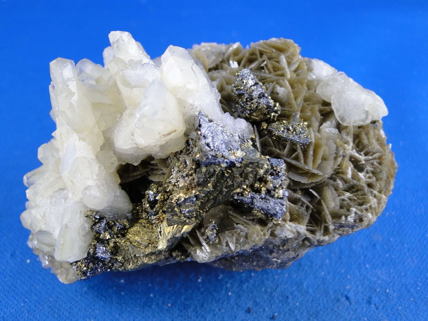 Mineralien & Heilsteine: Tetrahedrit mit Chalkopyrit und Calcit – Gebraucht aus Schinznach Bad von Demerald