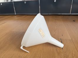 Tricher Kunststoff gross
