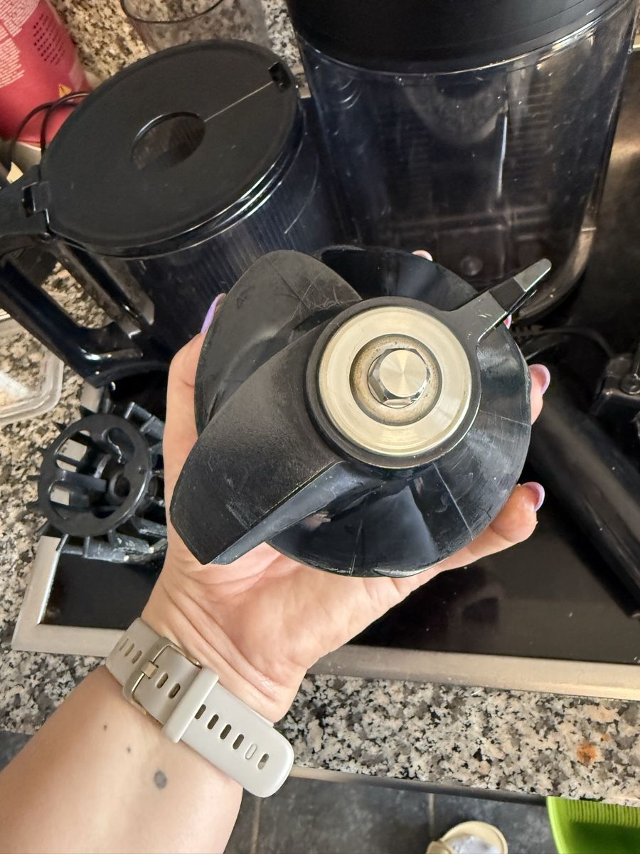 Hurom Elettrodomestici da cucina: Hurom Slow Juicer H400 – Usato da Thalwil venduto da Lidiabaca 5