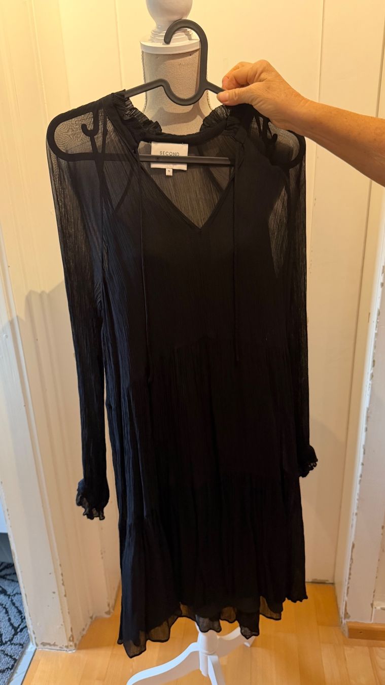 Kleider: Hübsches Second Female Kleid – Neu (gemäss Beschreibung) aus Schaffhausen von _queen_c