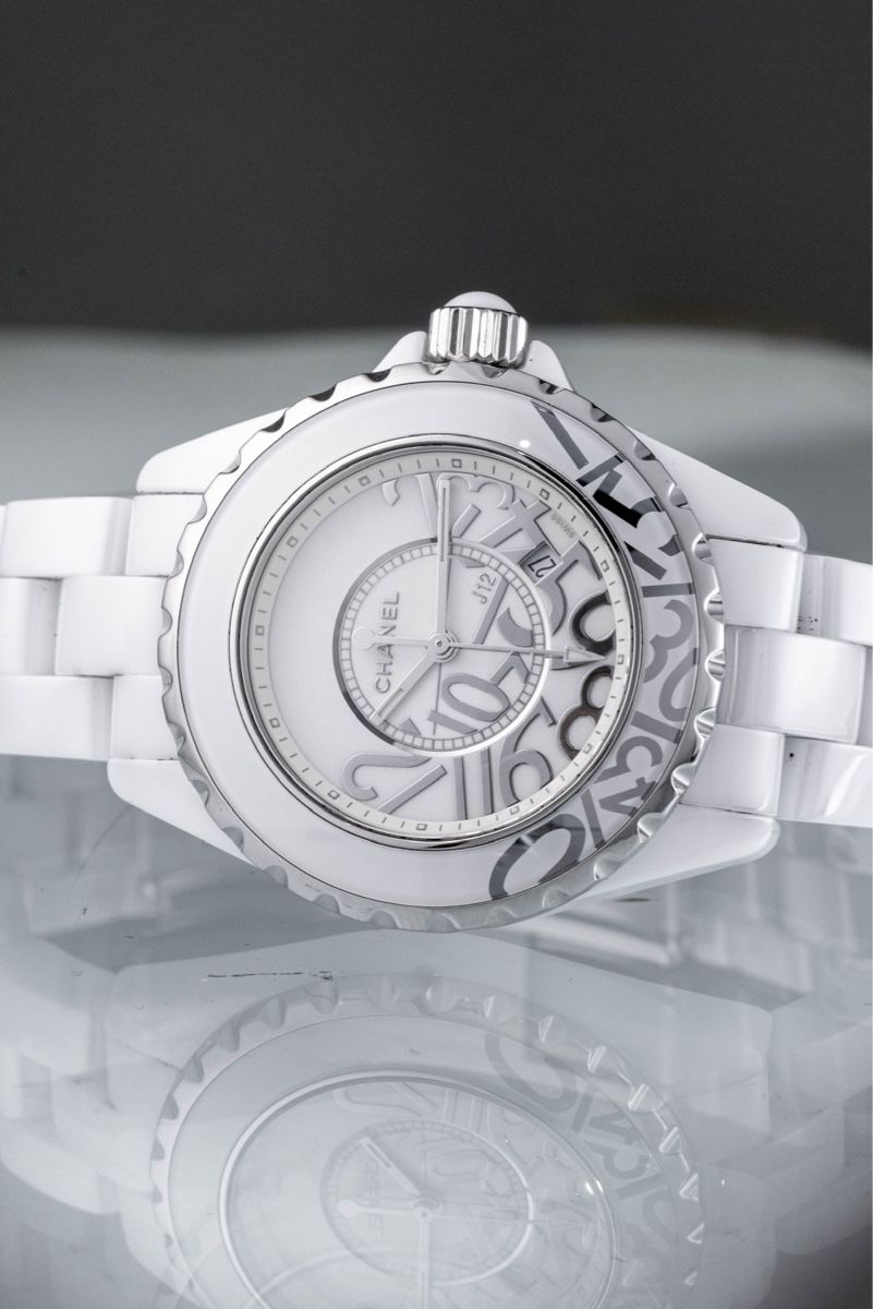 Chanel Orologi: CHANEL J12 GRAFFITI WATCH  Reference H5239, 33 mm – Usato da Bellevue venduto da bordeaux075cl 3