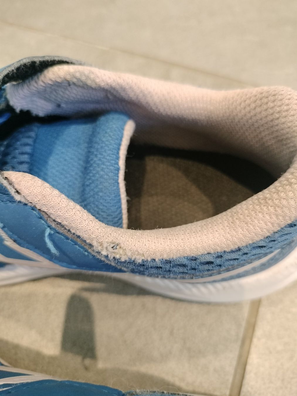 Asics Scarpe per ragazzi: Asics Kinder-Laufschuh Grösse EU 33 – Usato da Neftenbach venduto da TheKringel 3