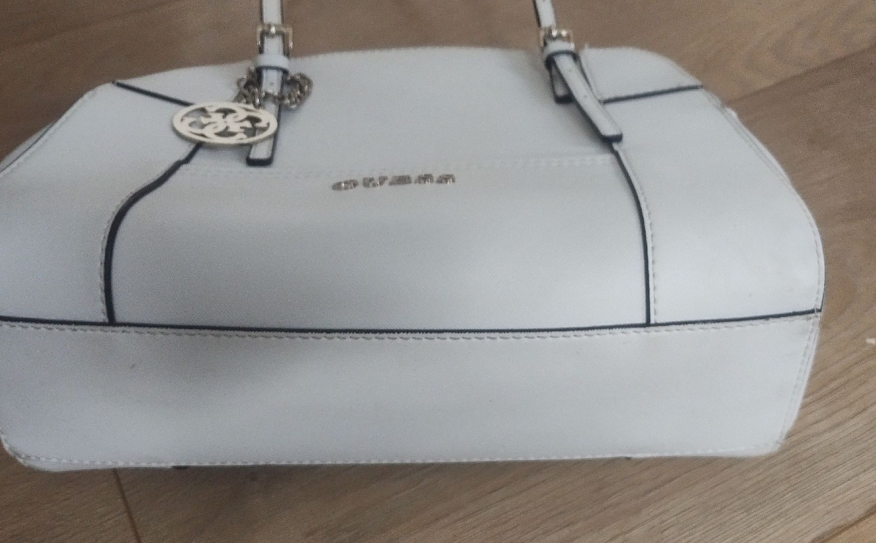 Guess Sacs femmes: Handtasche von  Guess Top Zustand – D'occasion à Schiers par bak007 3