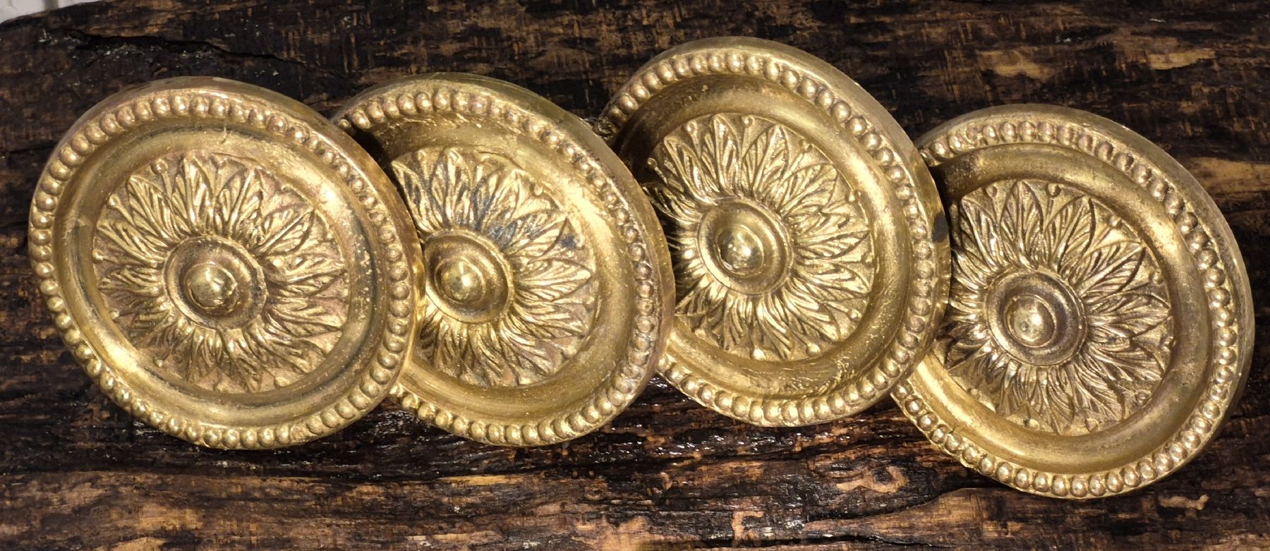 Eisenwaren: Messingknäufe antik 4 Stück,  ca.7cm Durchmesser – Gebraucht aus Basel von wer_smt6 1