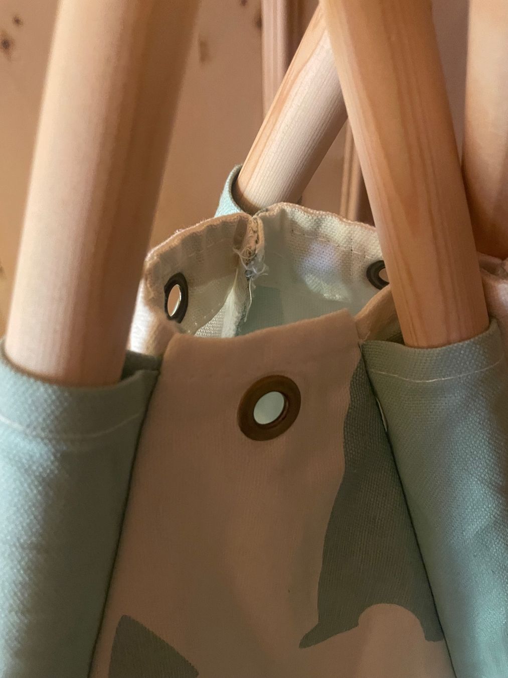 Spielzeuge: Kinderzelt Tipi Bärenmotiv – Gebraucht aus Schiers von sab_79fy 1