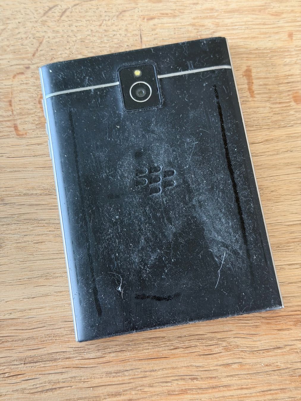 Blackberry Telefoni cellulari / Smartphones: Blackberry Passport mit Ladekabel und Hülle – Usato da Nänikon venduto da marcusg70 2