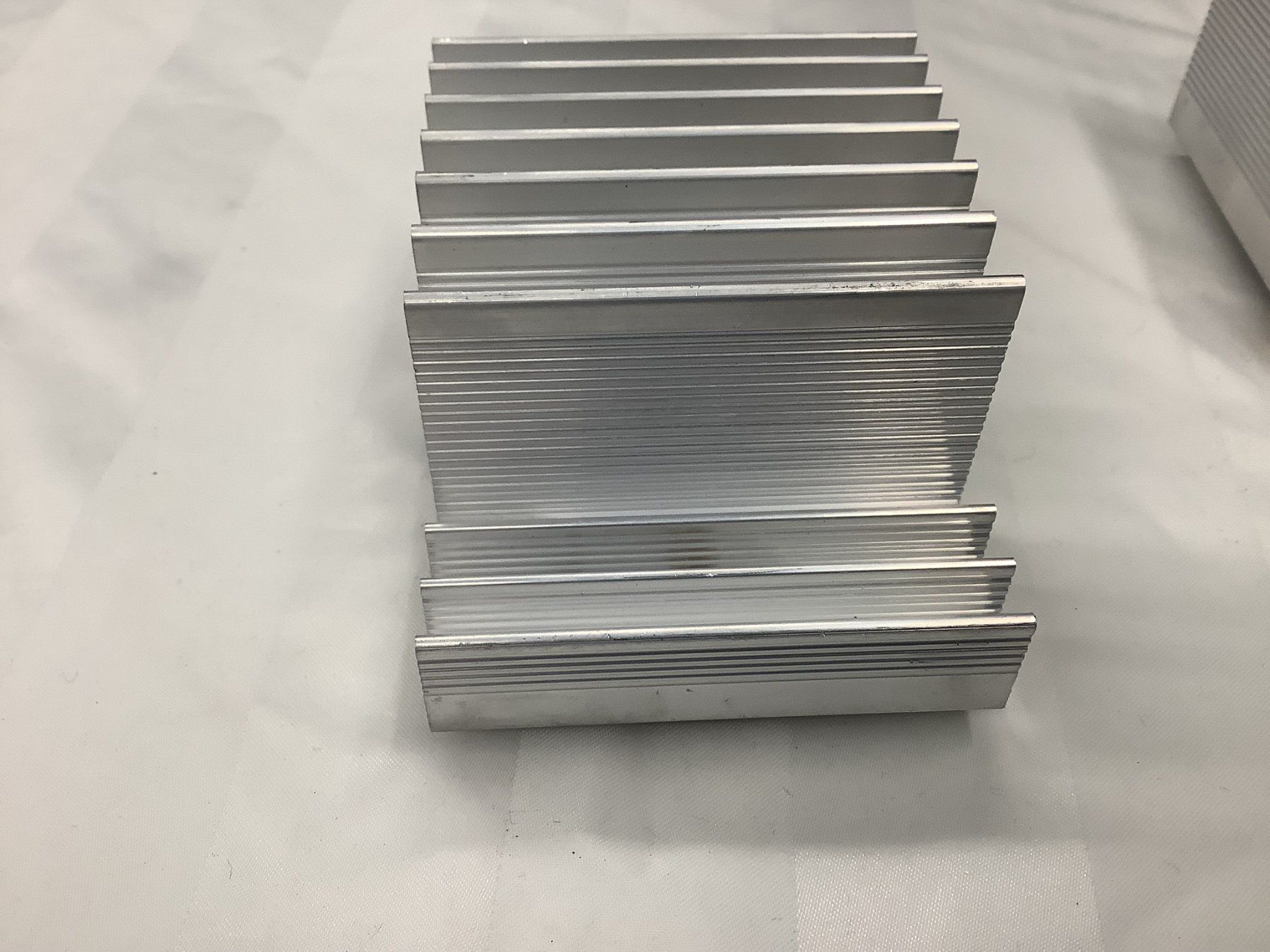 Componenti elettronici: KÜHLKÖRPER ALUMINIUM – Usato da Glarus venduto da Mdelphi 3