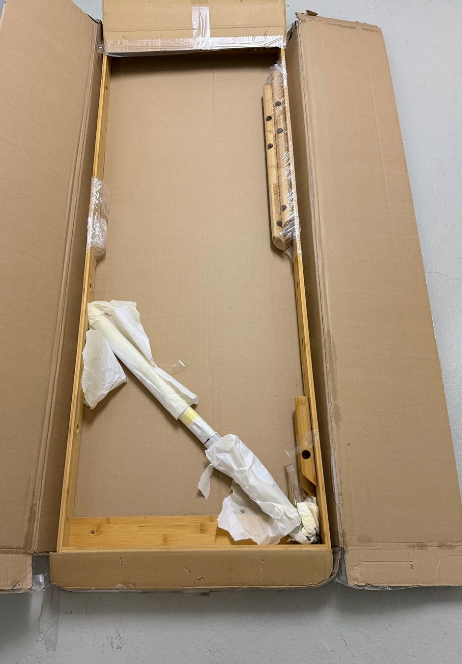 Porte manteau: We Do Wood Coat Frame Garderobe, geräucherte Eiche/Messing – Neuf avec emballage d'origine à Bad Ragaz par ako_8l5y 5