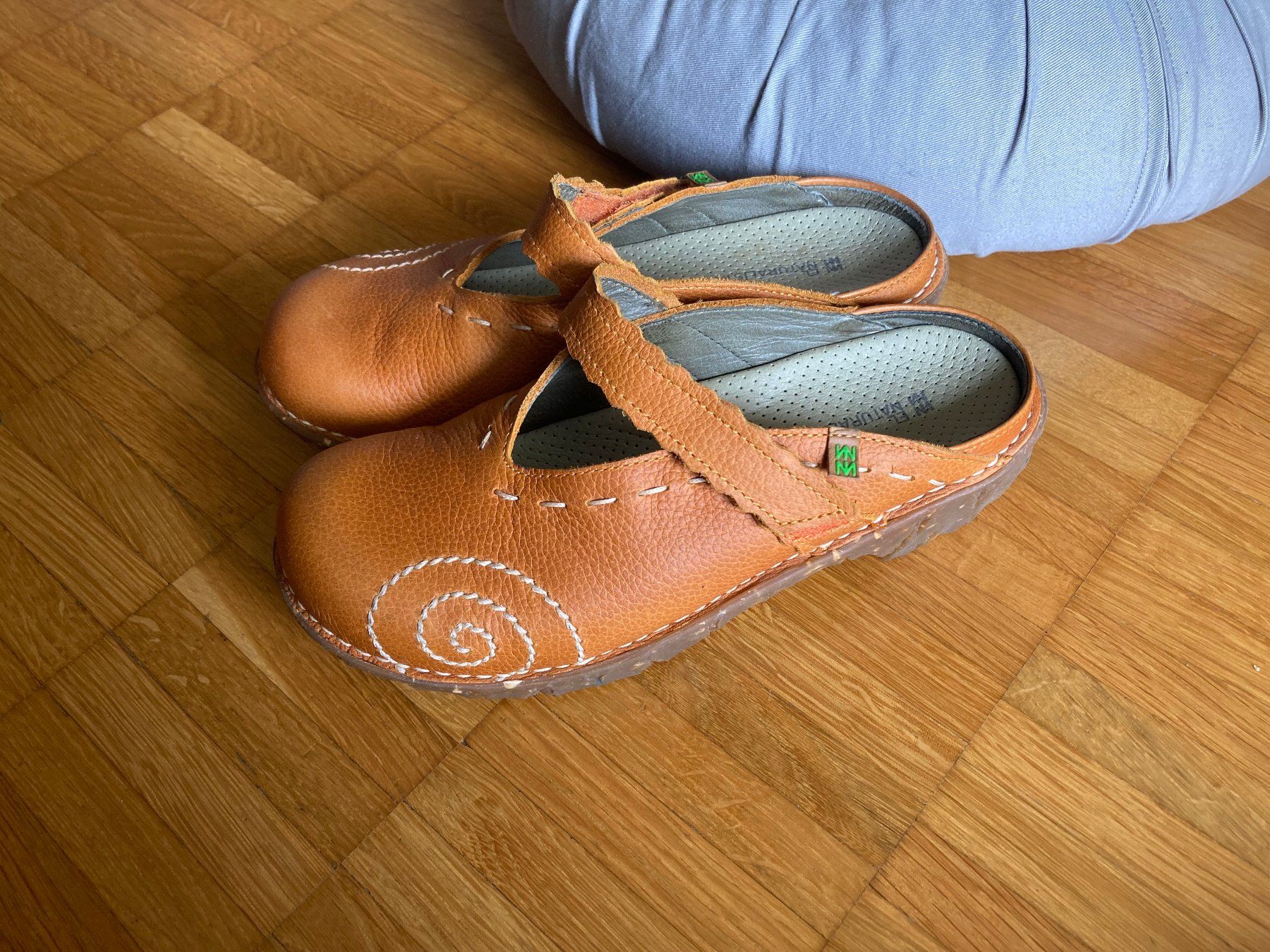 El Naturalista Damenschuhe: El Naturalista Leder Clogs Gr. 36 - tolle Farbe – Gebraucht aus Hombrechtikon von star8888