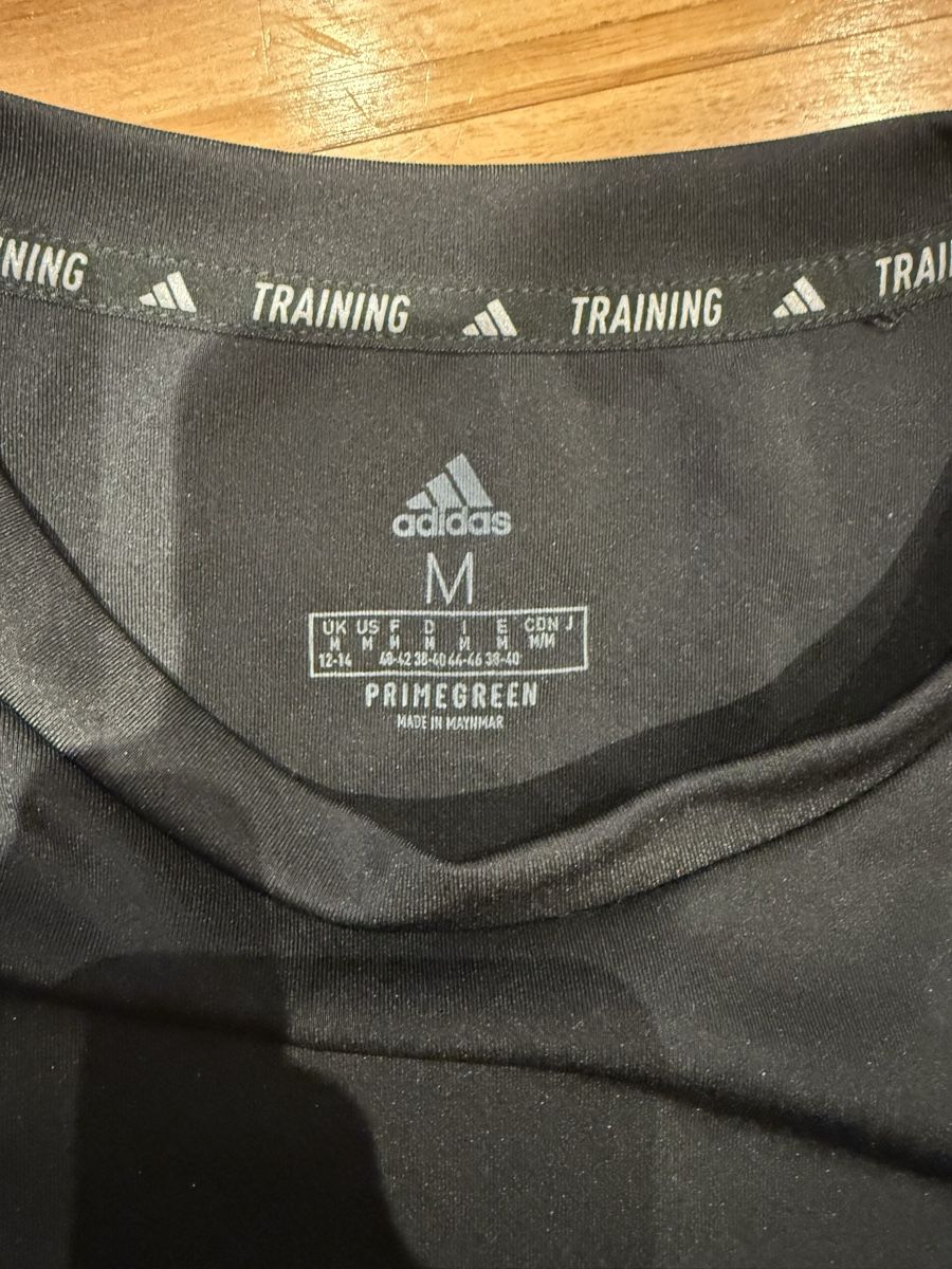 Adidas Tops: Sport Oberteil – Gebraucht aus Andwil SG von Skyline21 2