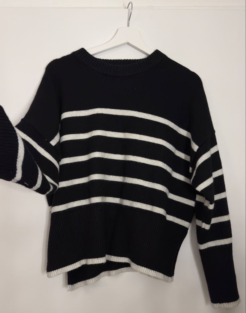 Bershka Pullover & Sweatshirts: Stylischer Damenpullover gestreift schwarz/weiss Grösse S – Neu (gemäss Beschreibung) aus Zürich von leanfu_