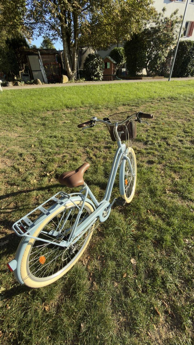 Decathlon Vélos: Cityfahrrad hellblau mit Korb – D'occasion à Aathal-Seegräben par lavendelspray 2