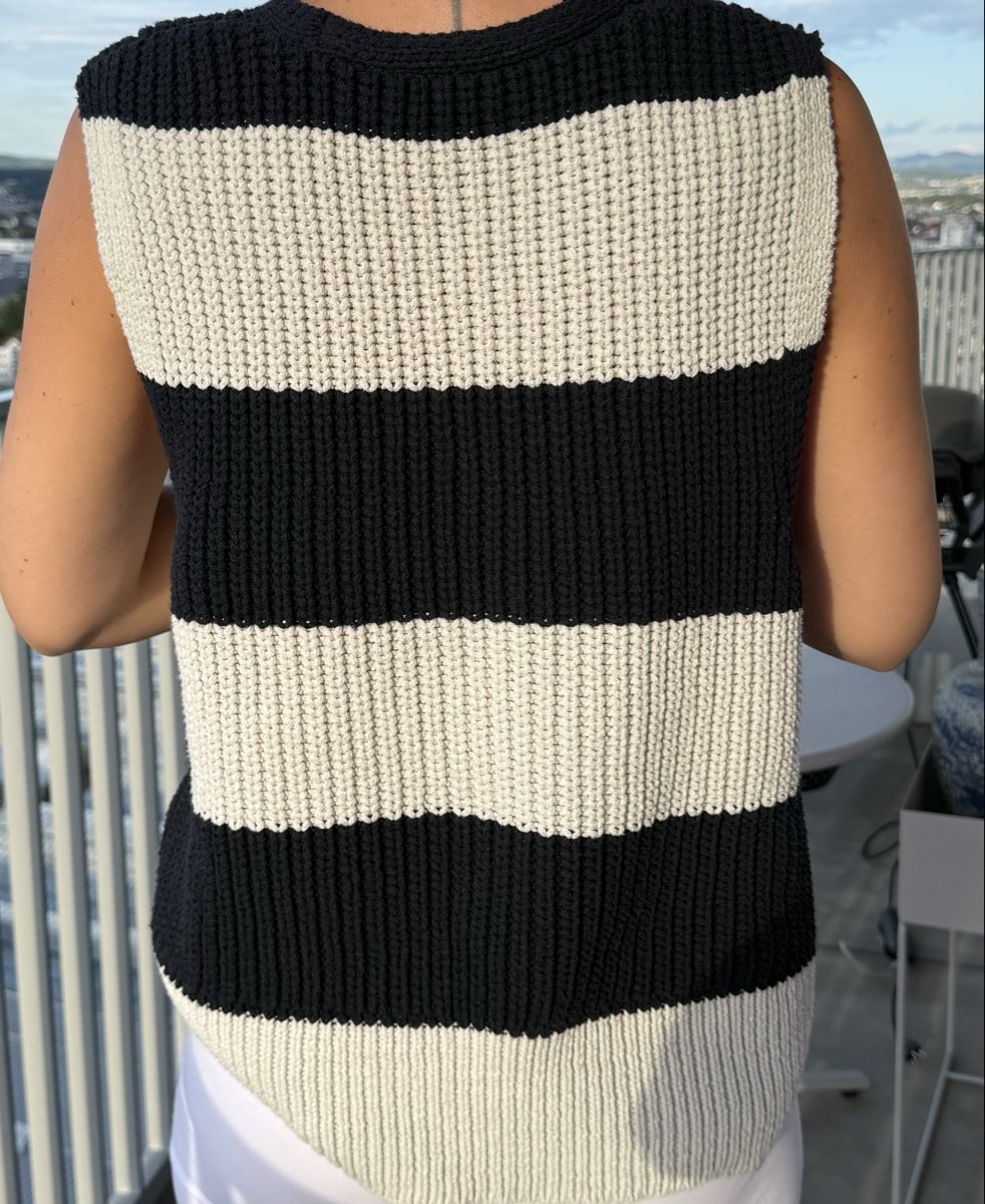 Zara Gilet & Giacche senza maniche: Strickweste V-Ausschnitt schwarz/weiss Size M – Usato da Dübendorf venduto da ReLoved_Fashion_ZH 1