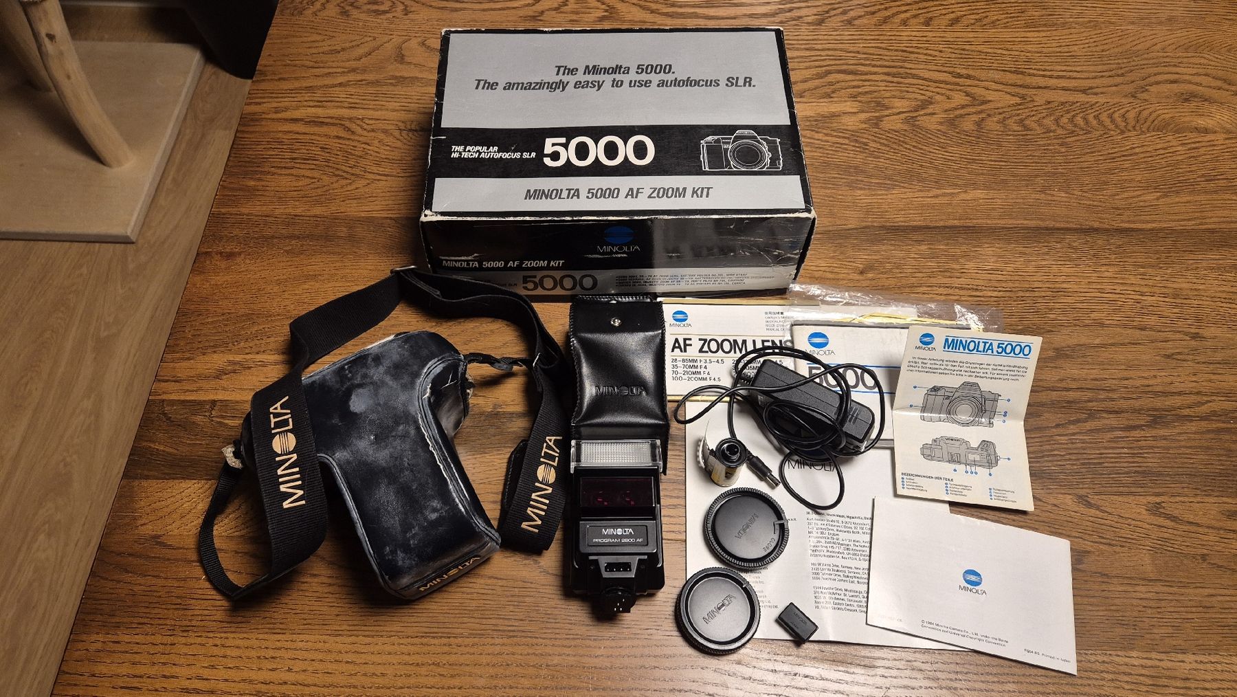 Minolta Fotocamera: Minolta 5000 AF Spiegelreflexkamera mit Zoomobjektiv & Blitz – Usato da Dällikon venduto da Deitsho 1