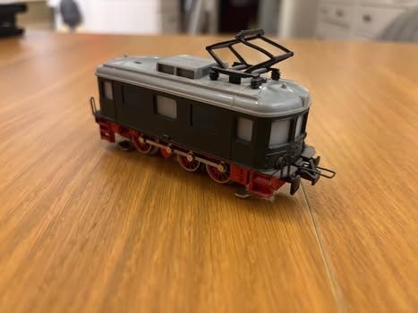 Märklin Modellini di ferrovie: Locomotive Märklin  – Usato da Orbe venduto da car_8grw