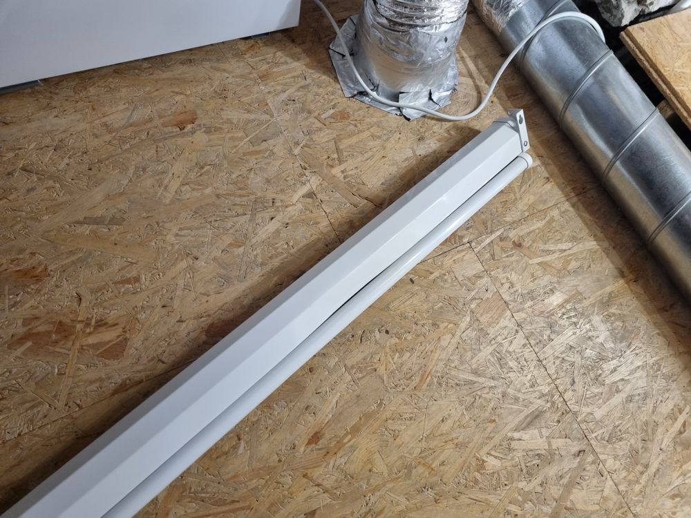 BESWEL Lüftungsschlitzverlängerung – Magnetisch, Ausziehbar 43-122 Cm, 30,5 Cm Breit, Für Möbel, Aus 1,5 Mm PET-Kunststoff