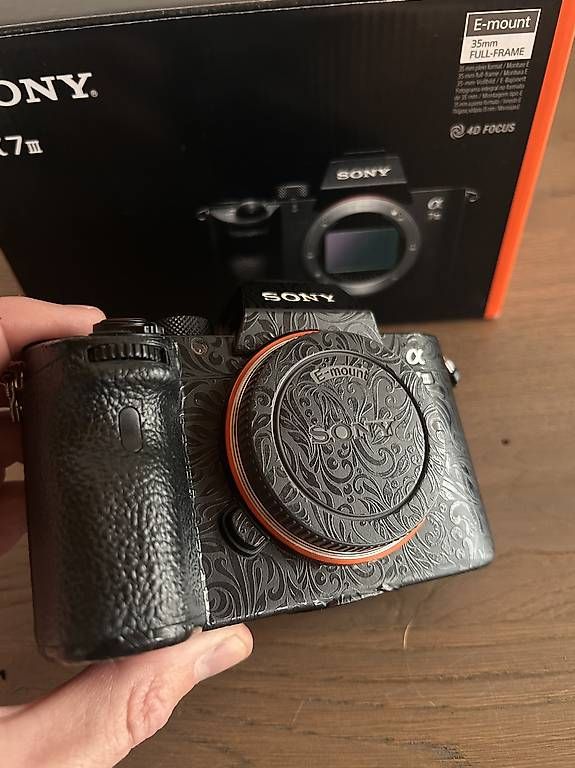 Sony Fotocamera: Sony A7III Vollformat Systemkamera – Usato da Innertkirchen venduto da Rockshox5