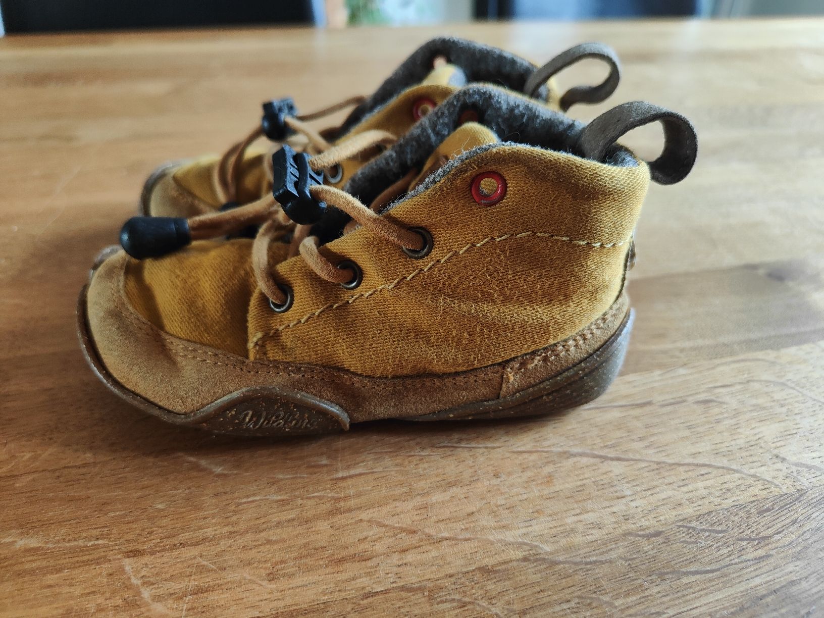 Wildling Chaussures garçon: Kinderschuhe/ Wildlinge Grösse 23 – D'occasion à Vordemwald par Tina024 1