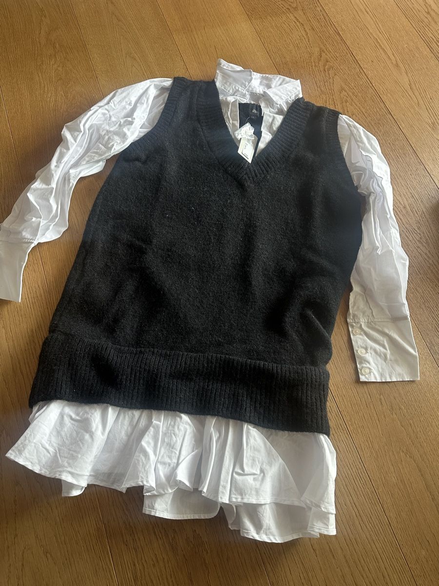 Blusen: Pullover mit integrierter Bluse, Grösse S – Neu und originalverpackt aus Dänikon ZH von Annikaberg