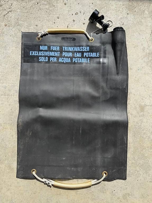 Tanks, Kanister & Leitungen: Wassersack Schweizer Armee  - robust / Camping / Outdoor – Gebraucht aus Mühlethal von Antikroesus