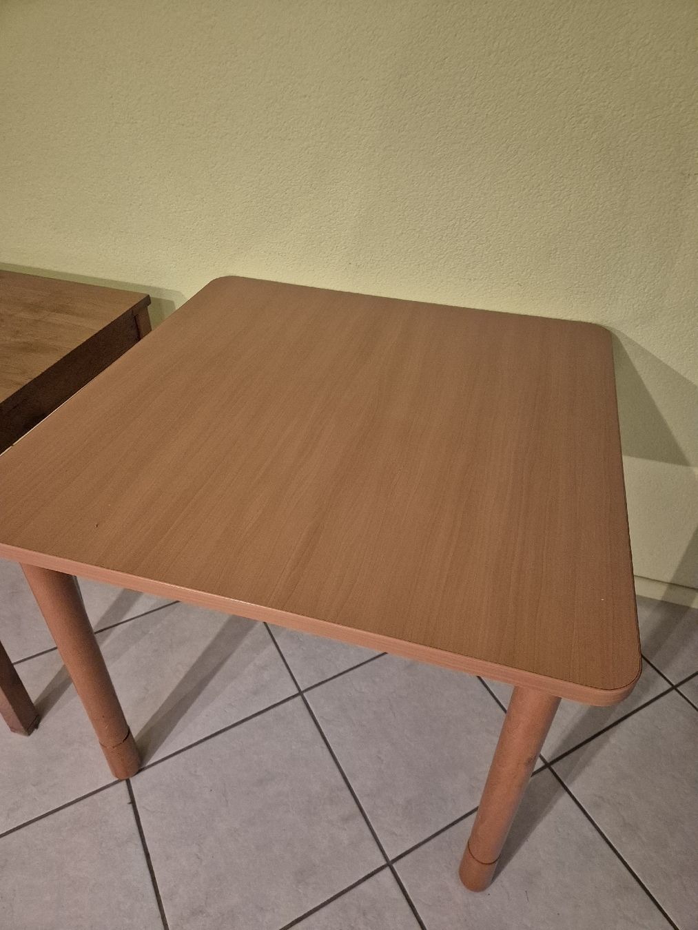 Tavoli: Tavolo 90x90 – Usato da Arbedo venduto da sarah_m