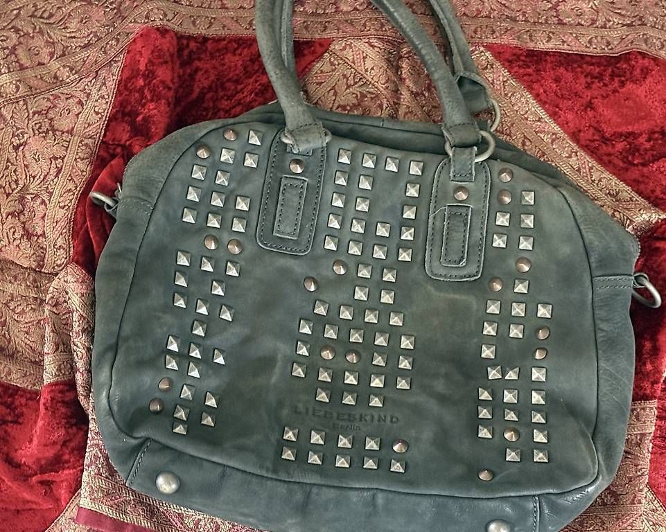 Liebeskind Taschen für Damen: Handtasche mit Nieten – Gebraucht aus Bergdietikon von ulr_r9x5