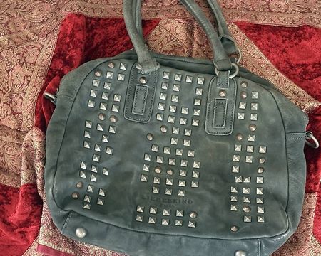 Handtasche mit Nieten