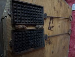 Gaufrier ancien en fonte