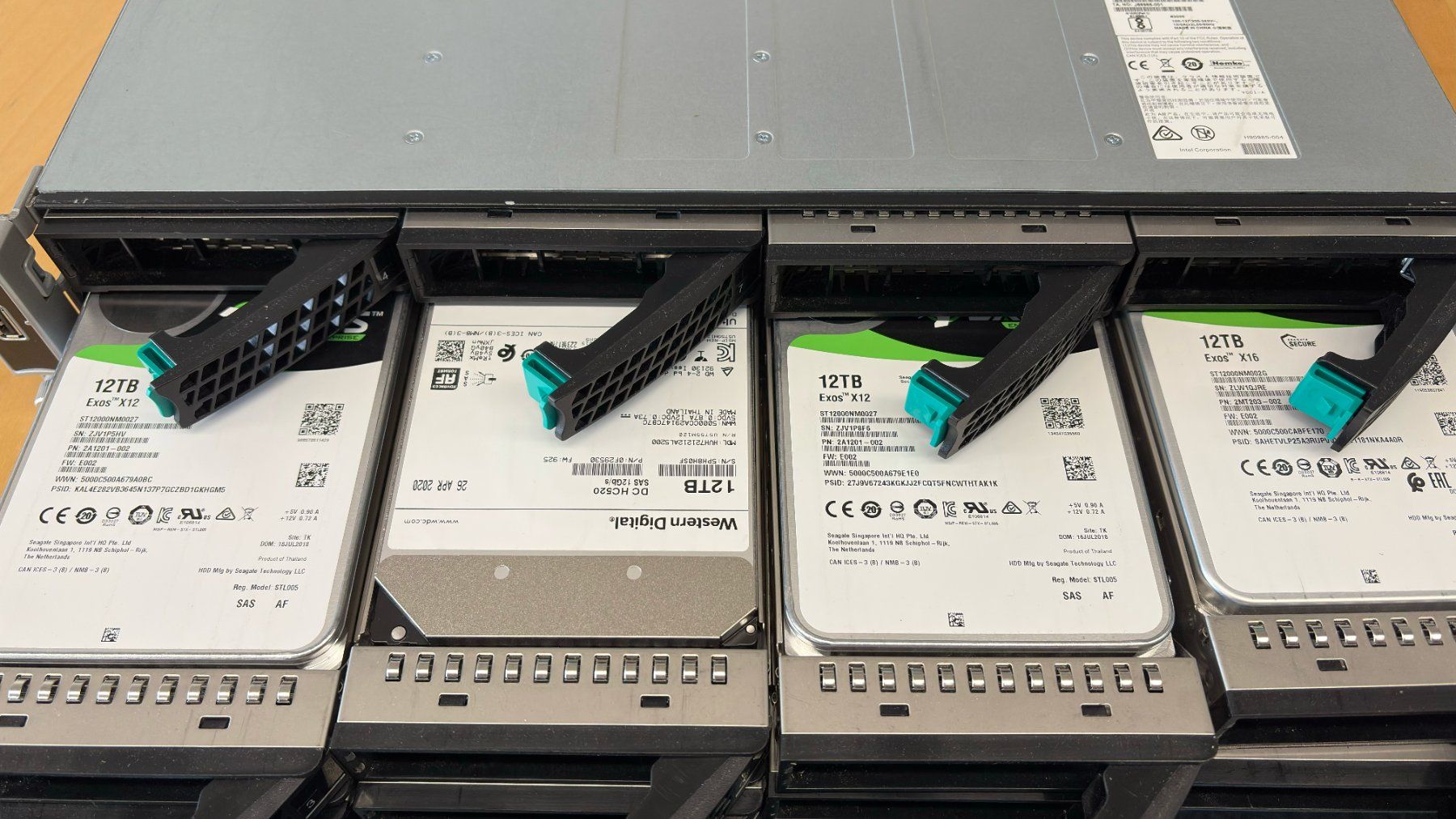Intel Server: Intel Rackserver Xeon E5 v4, 128GB RAM (3/3) – Gebraucht aus Volketswil von appmac67 4