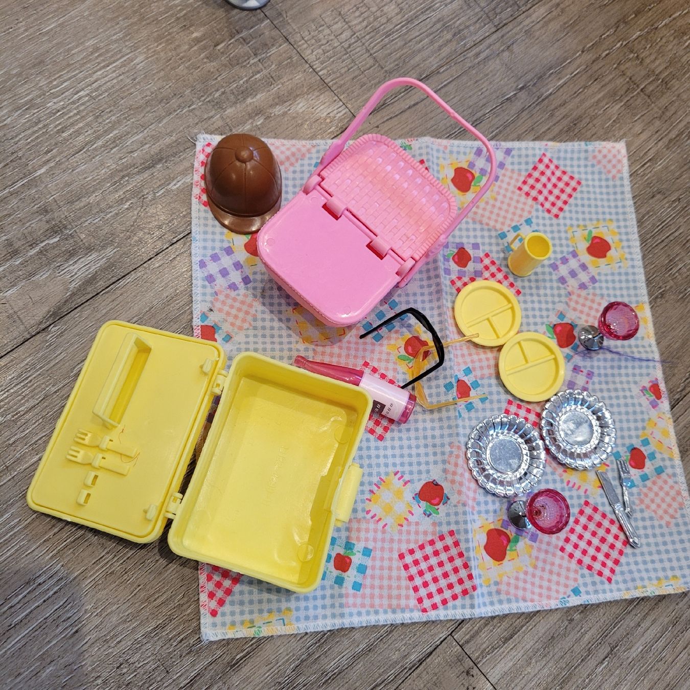 Giocattoli: Barbie Pferd Picknick, Stall Leckermäulchen Set – Usato da Niederbuchsiten venduto da klengyel 1