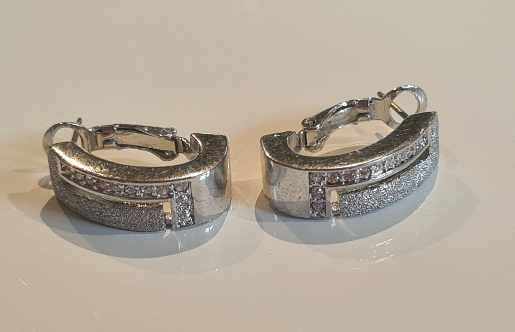 Orecchini pendenti & Orecchini a lobo: Ohrstecker silbern mit Glitzersteinen – Usato da Frauenfeld venduto da Purzli 1