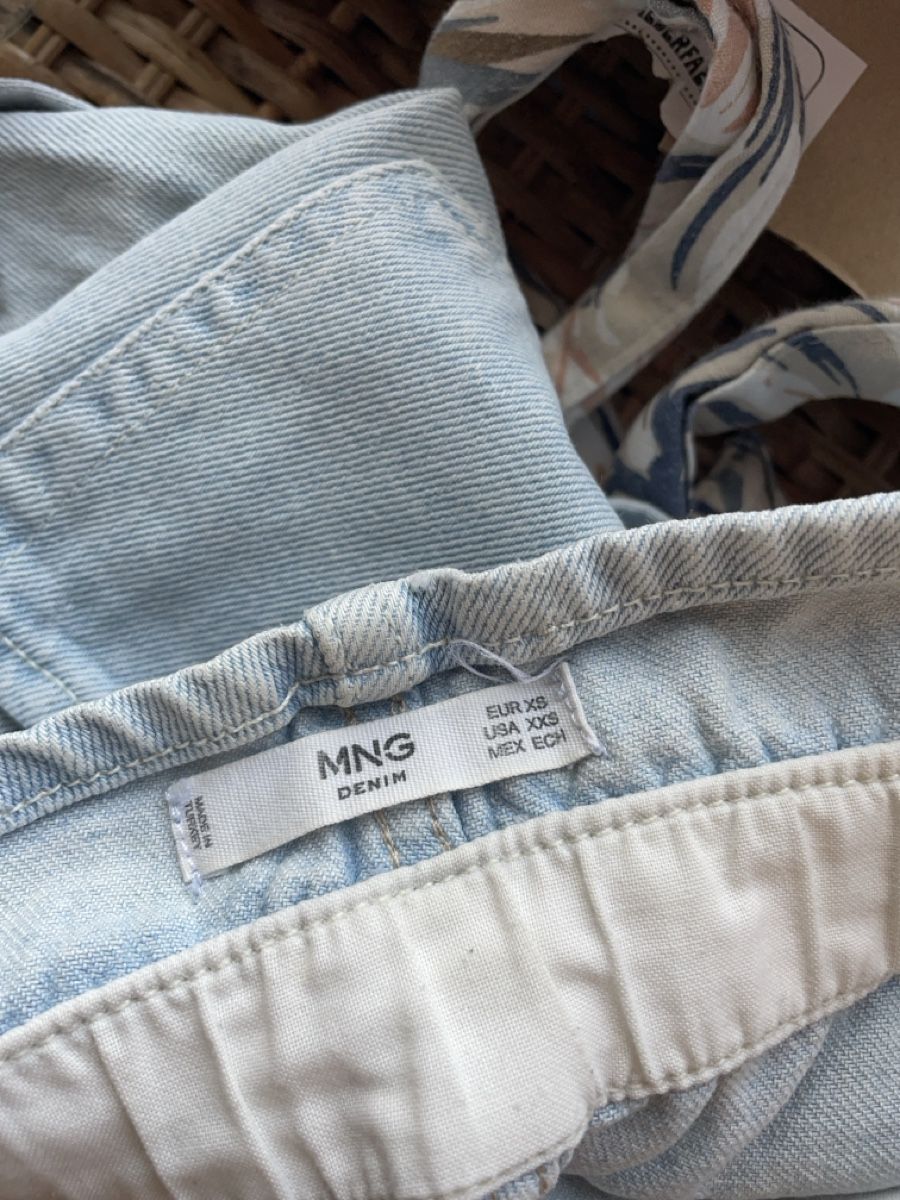 Mango Pantaloni: kurze Mango Jeans, Blüemli-Gurt – Usato da Lenggenwil venduto da mai_2m5q 5