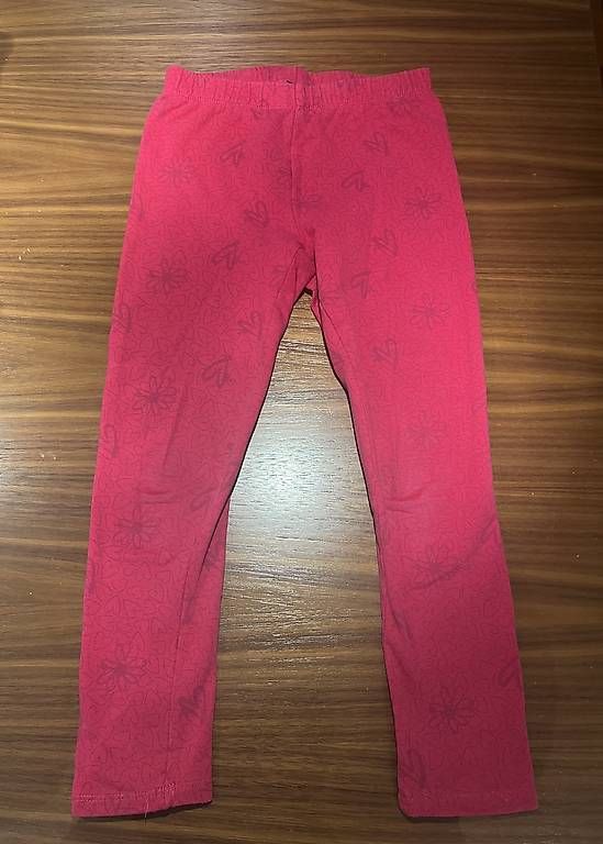 Blusen, T-Shirts & Tops: Maglietta maniche corte e leggings  – Gebraucht aus Viganello von gag_b22t 1