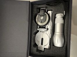 Outdoor Kompass mit Taschenlampe, neu,