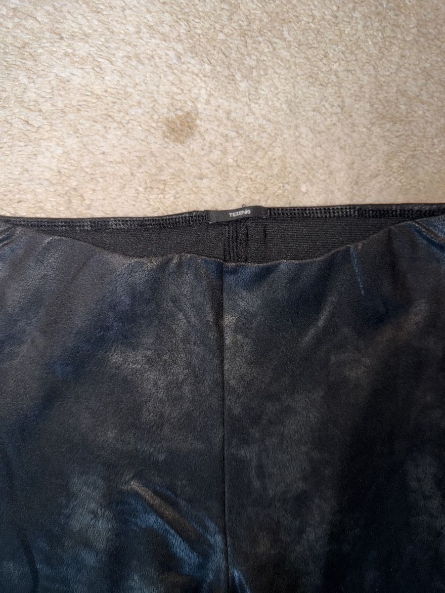Tezenis Leggings: Schwarze Leggings in Leder Optik – Usato da Niederuzwil venduto da Lisascloset 1