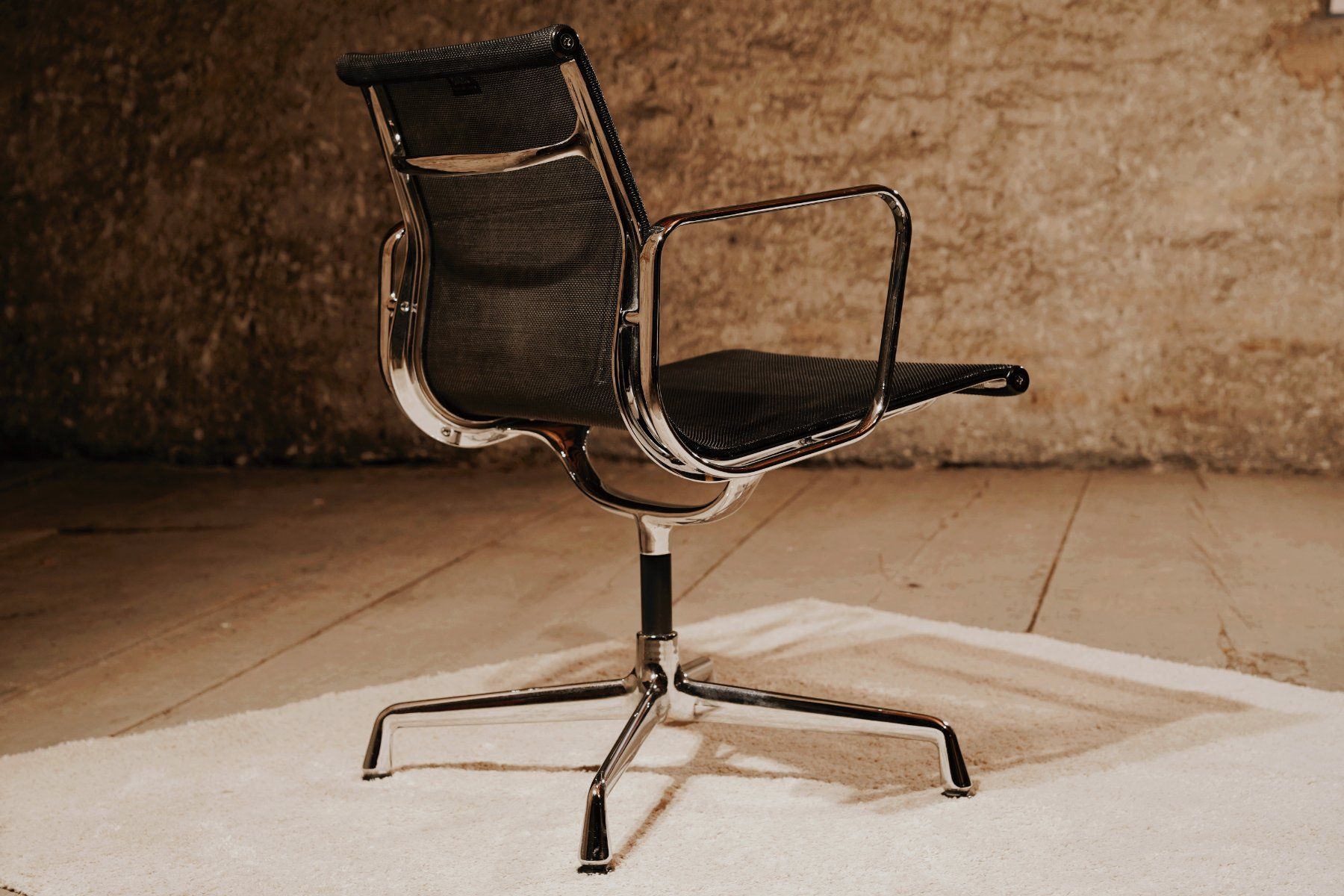 Vitra Sedie: VITRA - EA 107 - Aluminium Chair - Eames Designklassiker – Usato da Biel/Bienne venduto da 33drei 1