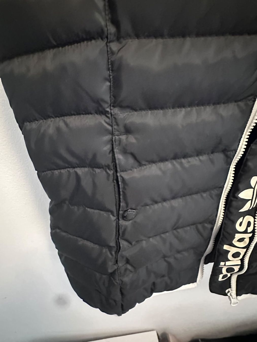 Adidas Gilet & Giacche: Adidas Weste mit Kapuze - Grösse S – Nuovo (secondo la descrizione) da Basel venduto da san_2jbt 2
