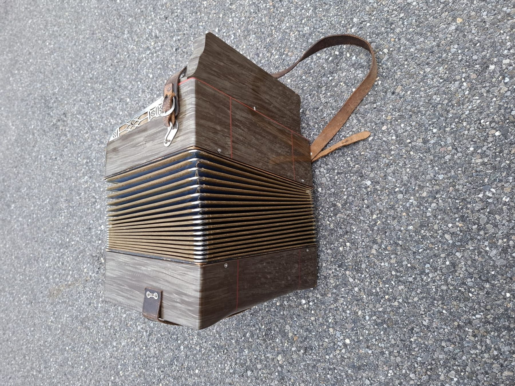 Strumenti musicali: accordéon diatonique 8 basses  – Usato da Pont-de-la-Morge venduto da Mirabelle0 1