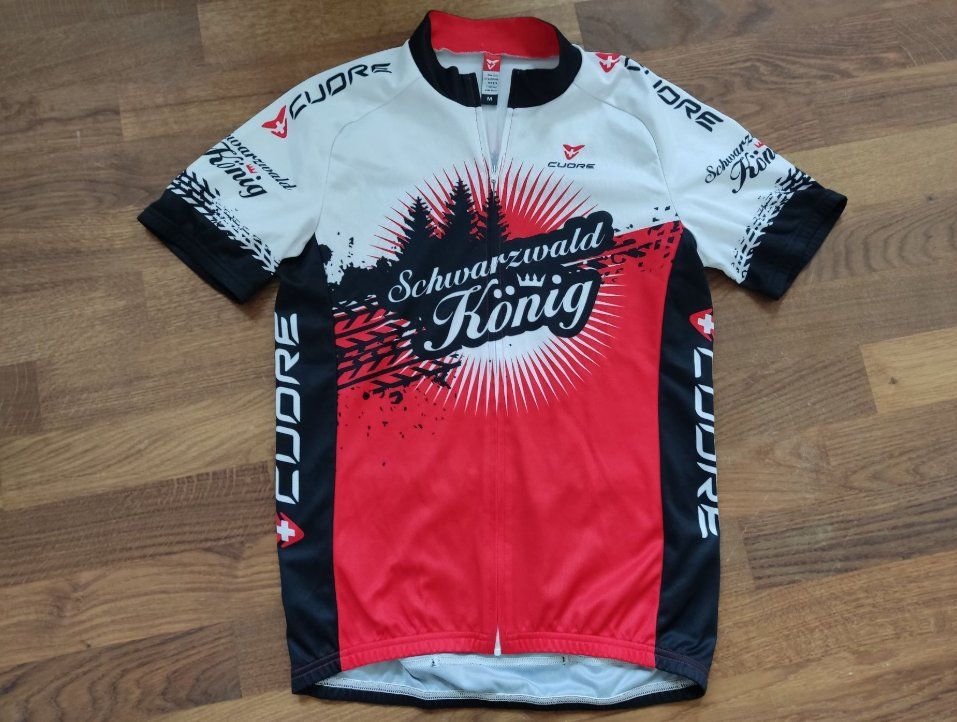 Leibchen & Hosen: Cuore Radtrikot Kurzarm Schwarzwald König Gr M – Gebraucht aus Hemberg von kun_5pyb