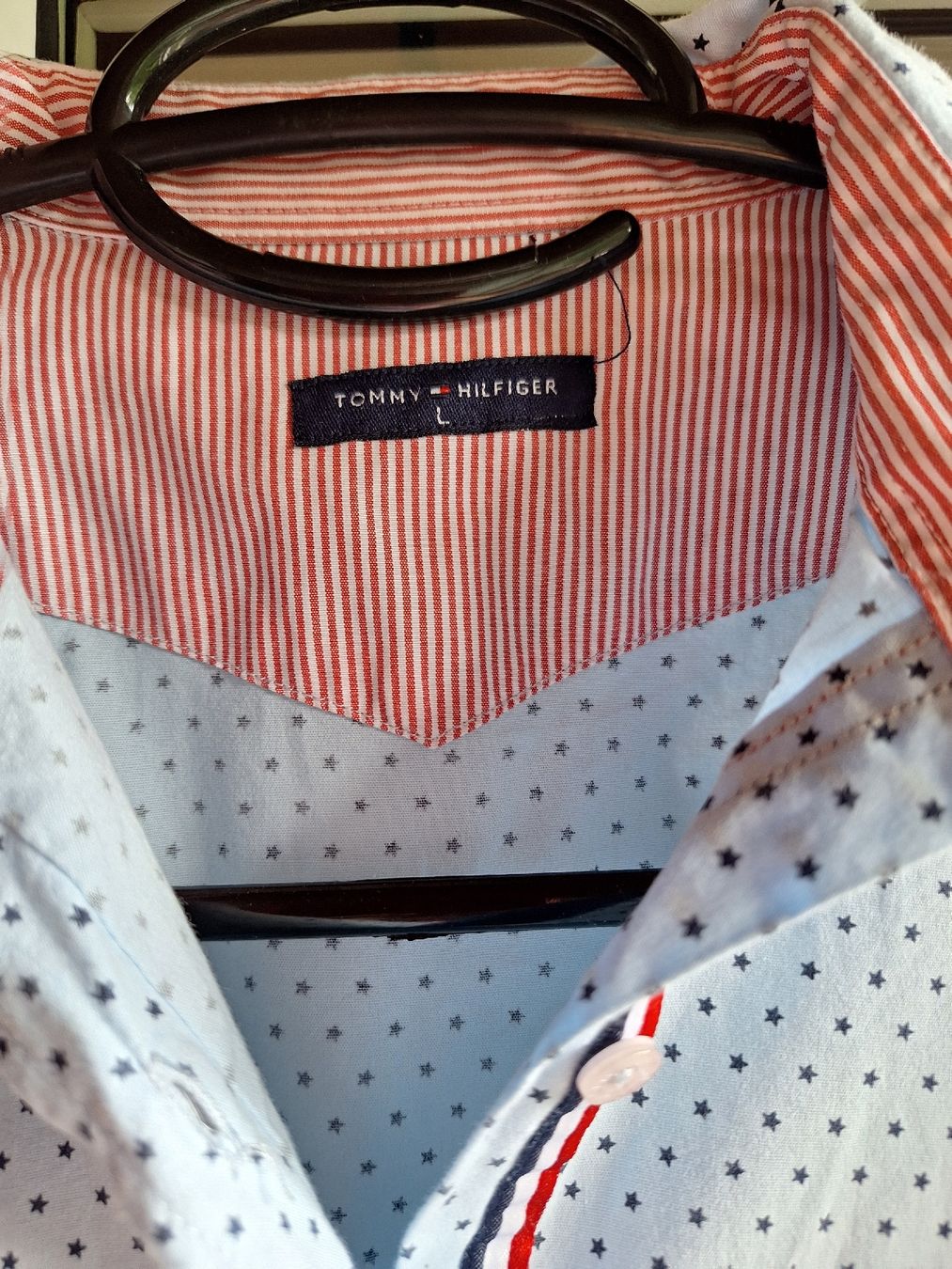 Tommy Hilfiger Camicette: Tommy Hilfiger Hemd hellblau mit Sternen Grösse L – Usato da Utzigen venduto da Velvet8 2