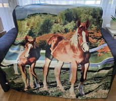 Kuschelige Fleecedecke mit Pferdenmotiv