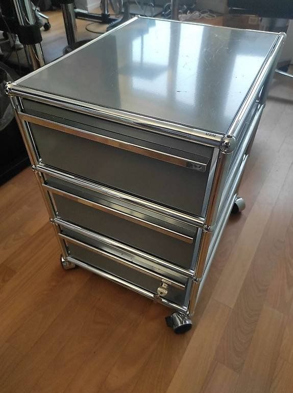 USM Banconi: USM Haller Rollcontainer grau - 3 Schubladen – Usato da Pfungen venduto da JAKN