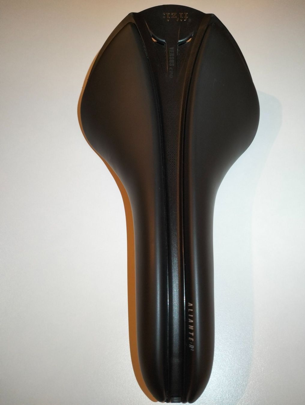 Fizik Pezzi di ricambio: Fizik Aliante R1 Versus Evo (188g) – Usato da Uster venduto da KarlZH 1