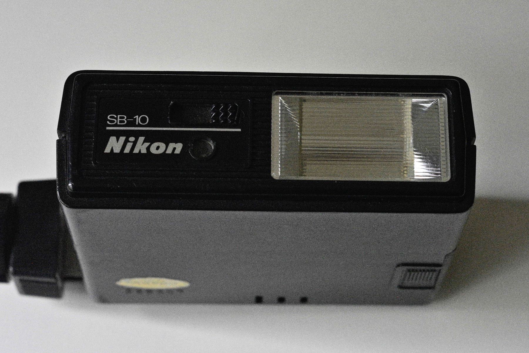 Nikon Flash: Nikon Blitzgerät Typ SB-10 – Usato da Schwerzenbach venduto da floridan 3