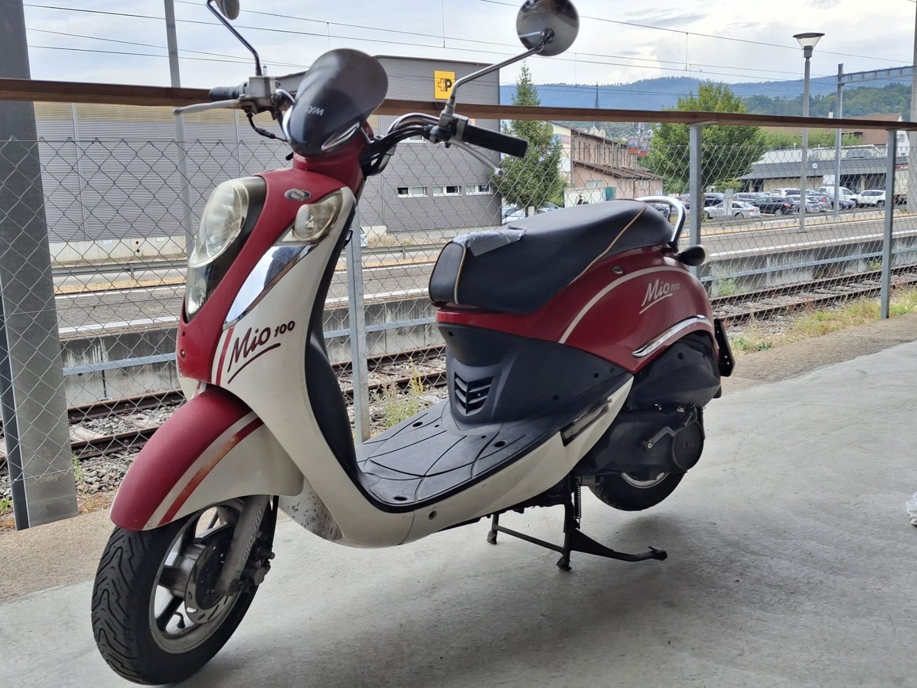 Scooters: Roller Sym Mio 100 Rot Weiss – Défectueux à Laufen par Dreier_Motos_AG